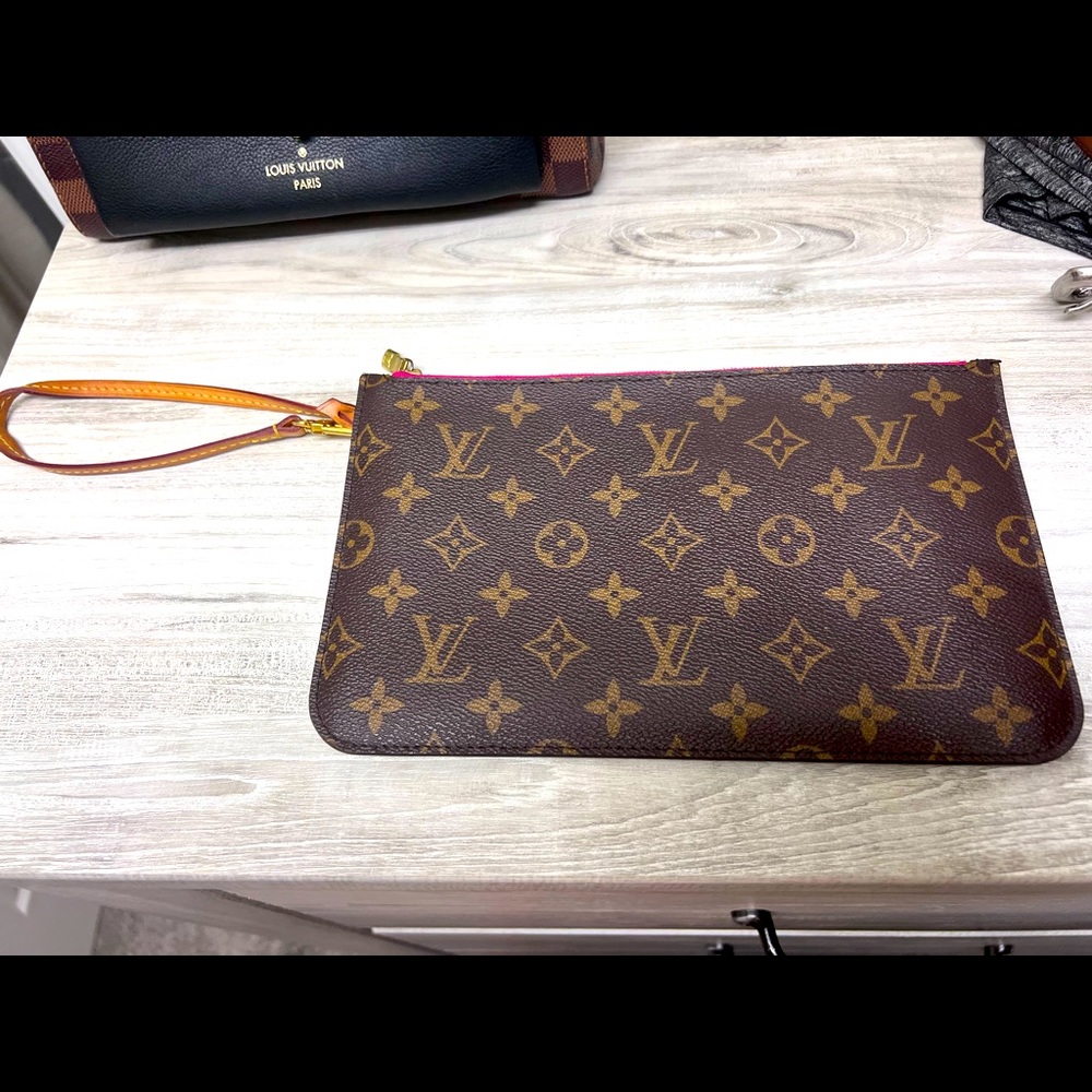 Louis Vuitton Neverfull GM wristlet
